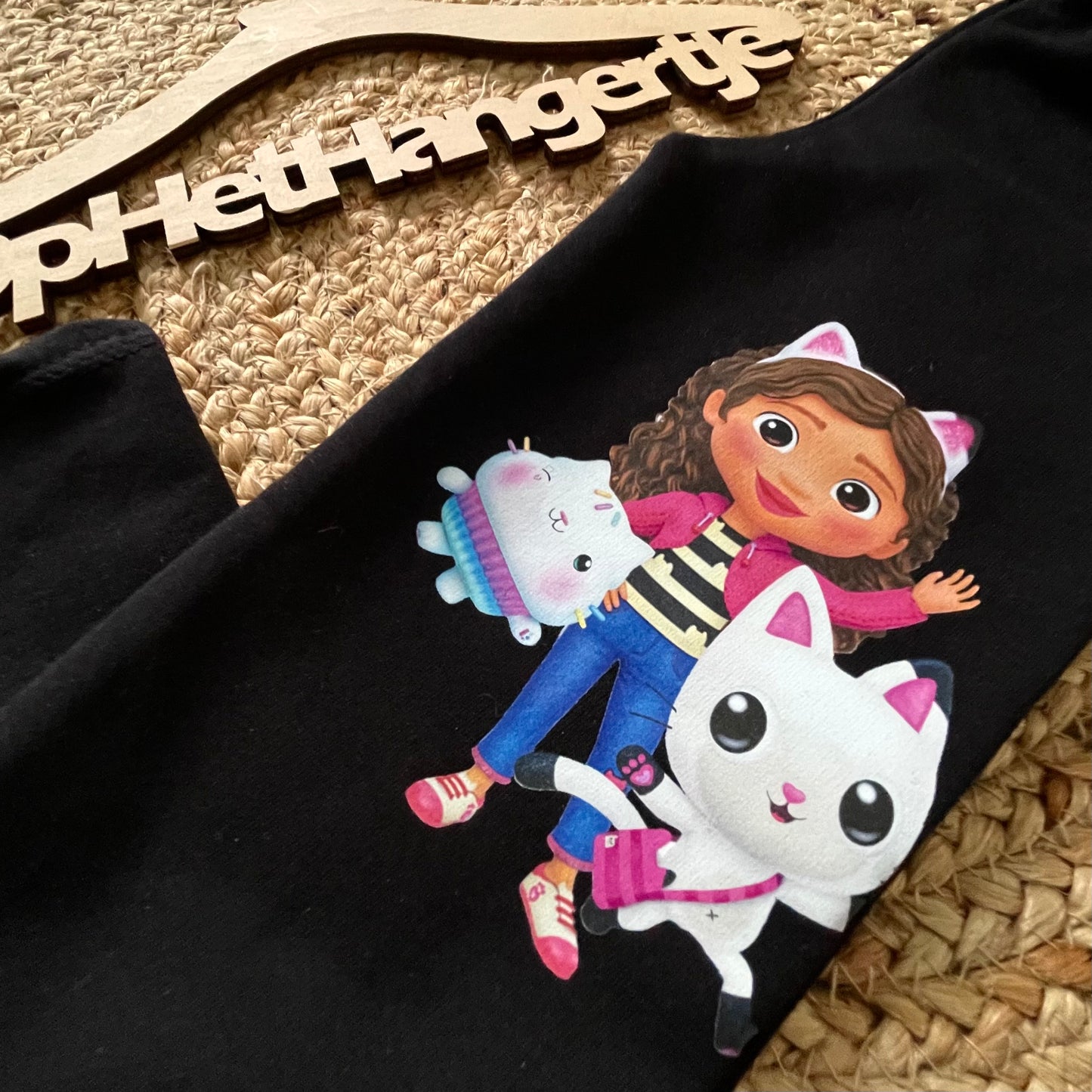 Meisjes Setje ‘Gabby-zwart’ Shirt Met Ruches En Legging Zwart met Gabby en haar vrienden print