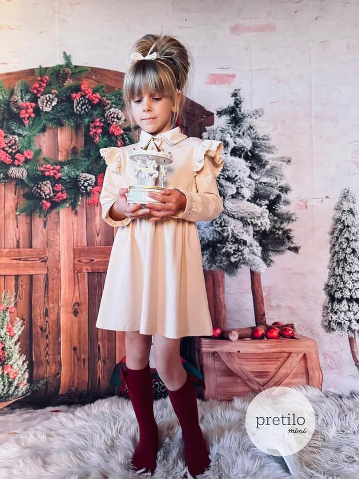 Jurkje ’Magdalena’ Beige Met Ruches en Kraag