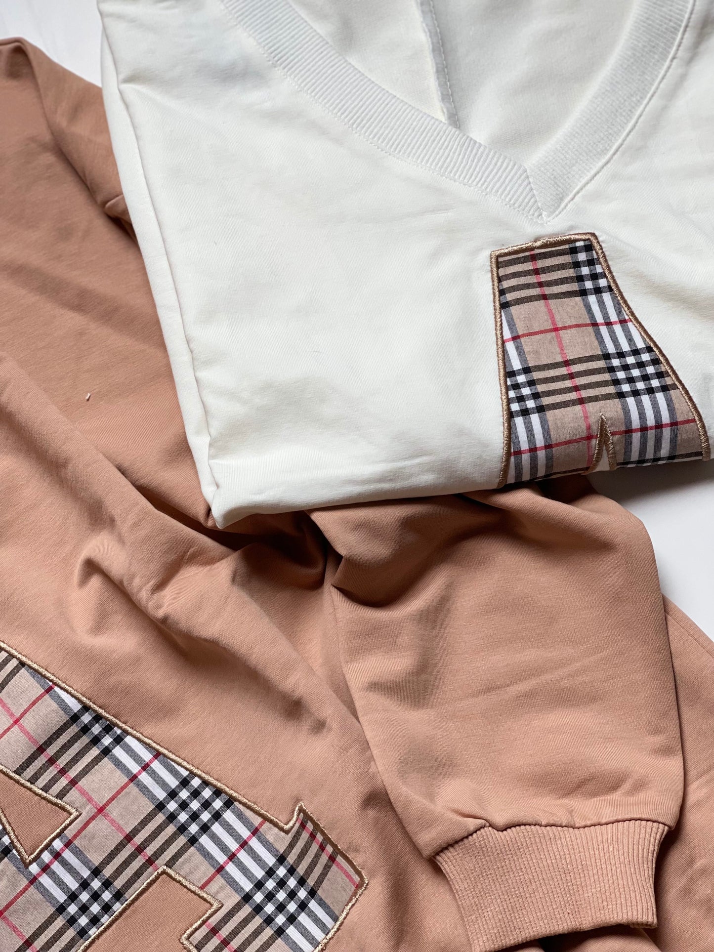 Dames Sweatshirt 'A' Maat UNI Karamel / Ecru