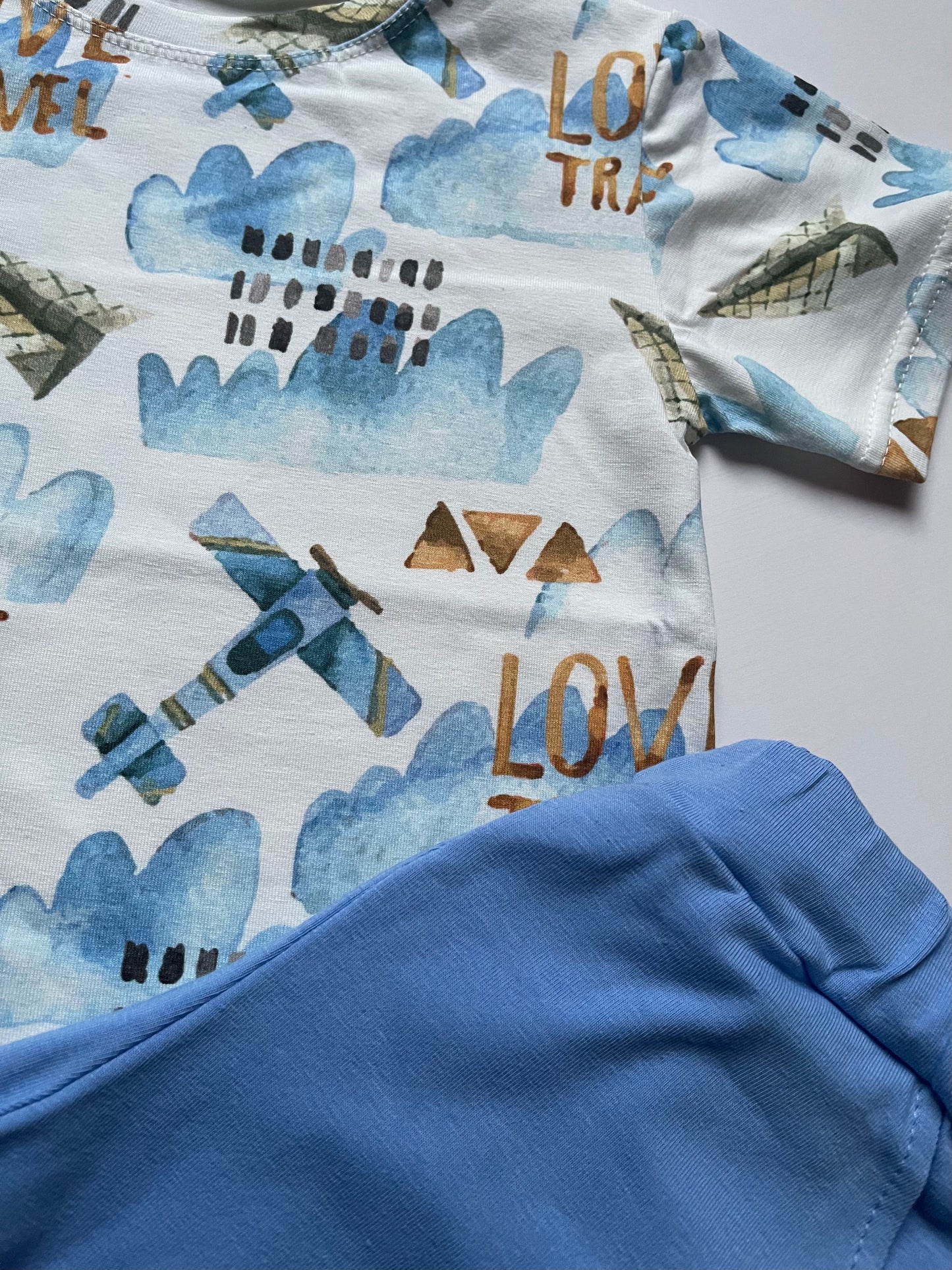 Jongens Setje ‘Love Travel’ T-Shirt Met Love Travel Opdruk En Short Met Zakken Licht-Blauw