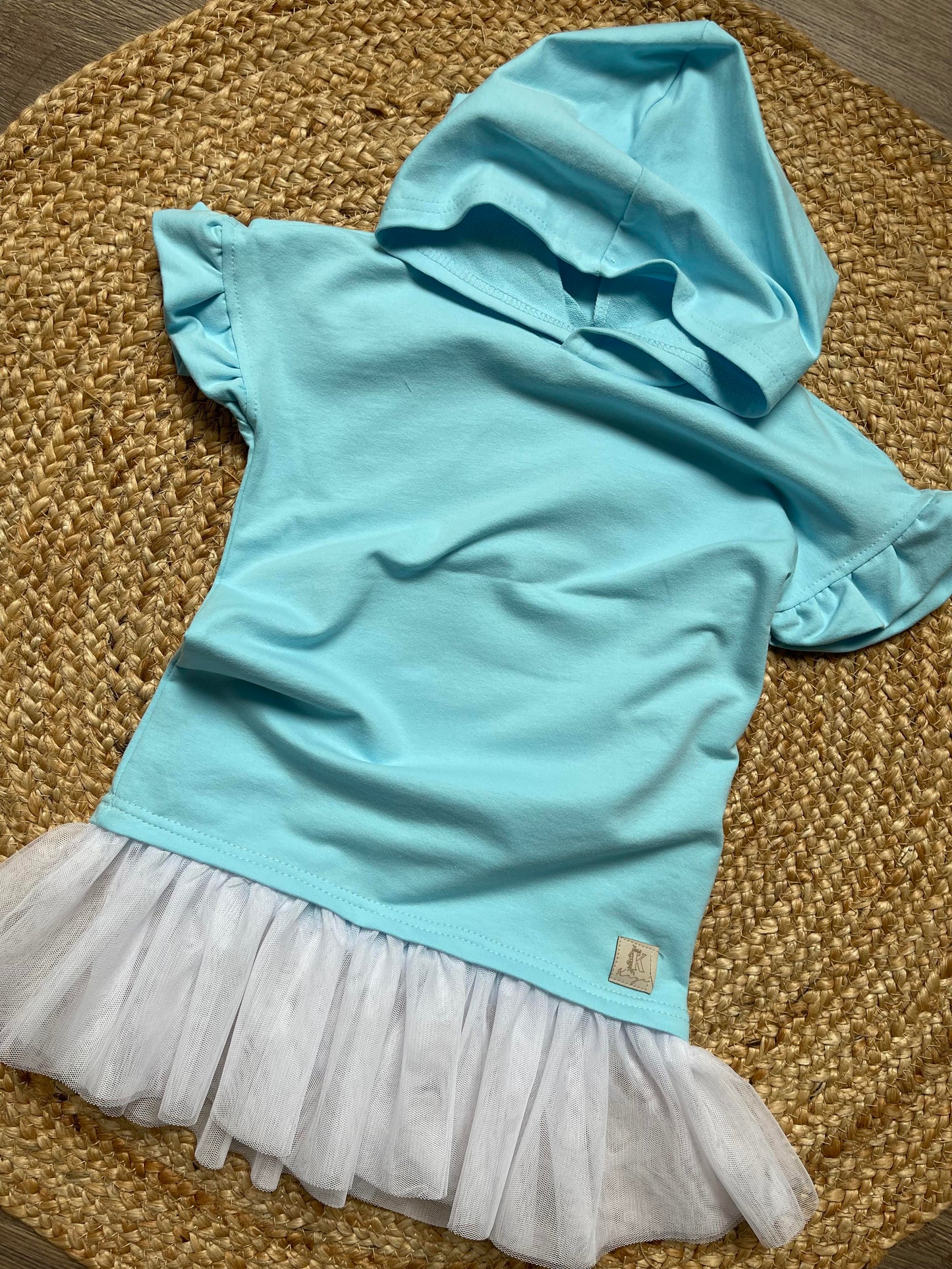 Meisjes Tuniek ‘Louise’ Met Capuchon en Korte Mouwen Met Ruches en Tule Turquoise Blauw