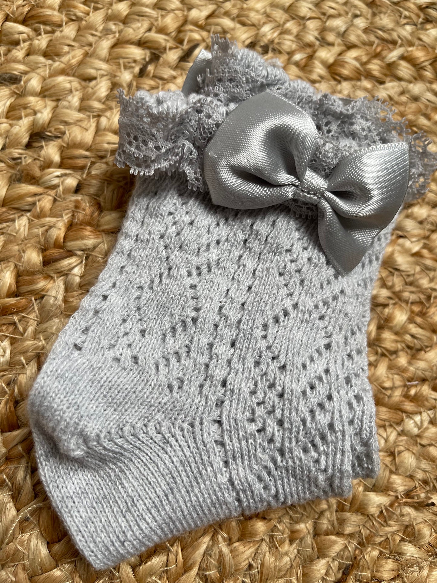 Meisjes Sokjes ‘Leana’ Open Geweven Met Satijnen Strik (mt 26-28) Diverse Kleuren