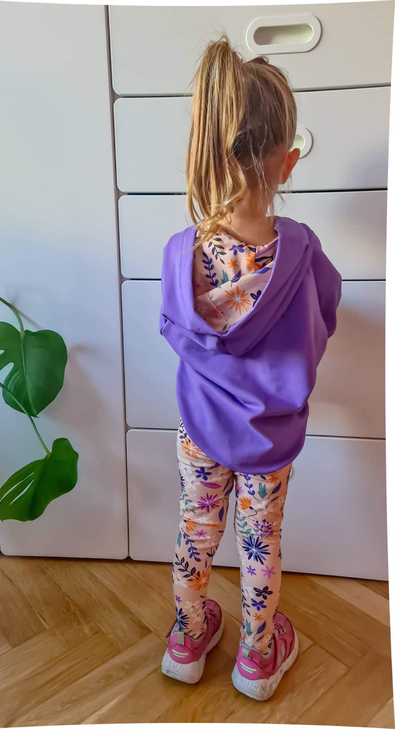 Meisjes Set ‘Salie’ Poncho Gevoerde Capuchon Violet En Legging Bloemenmotief