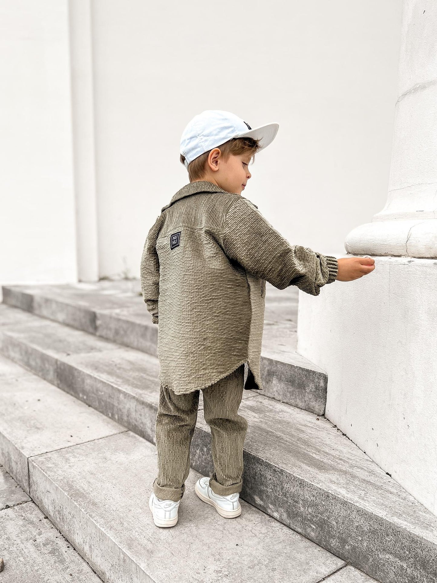 Jongens Setje ‘Tristan KG’ Khaki-Groen Corduroy Overshirt Met Rits en Broek Khaki-Groen