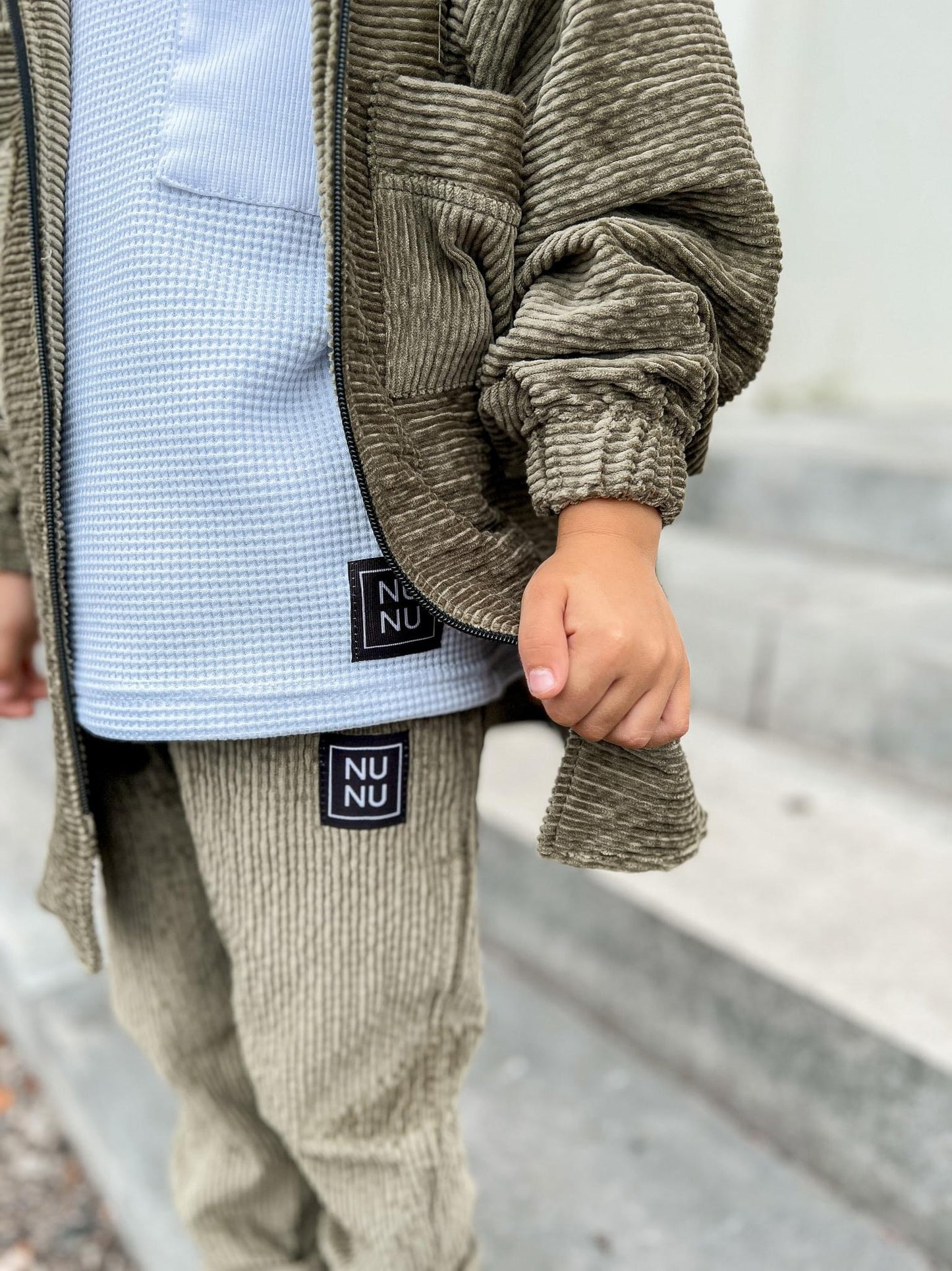 Jongens Setje ‘Tristan KG’ Khaki-Groen Corduroy Overshirt Met Rits en Broek Khaki-Groen