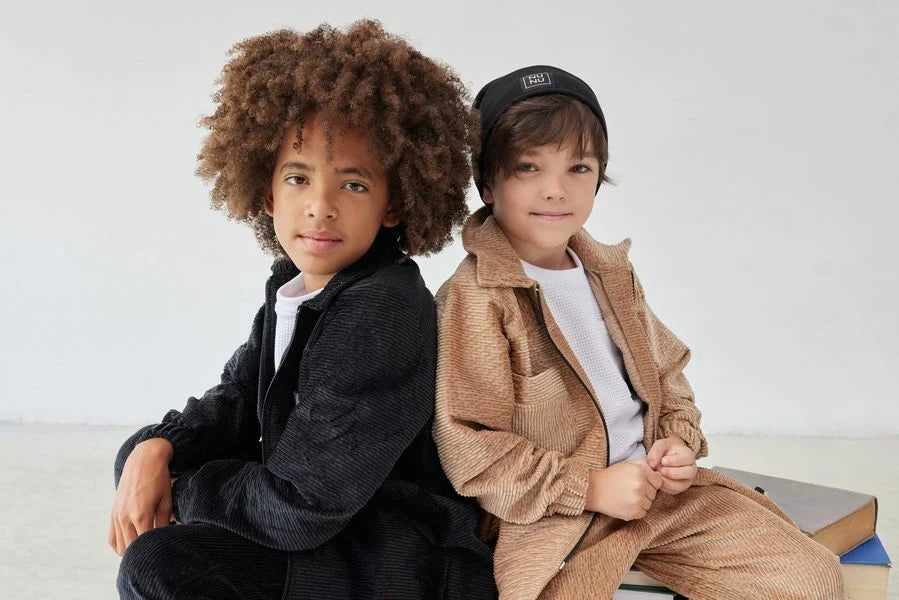 Jongens Setje ‘Tristan ZW’ Zwart Corduroy Overshirt Met Rits en Broek Zwart