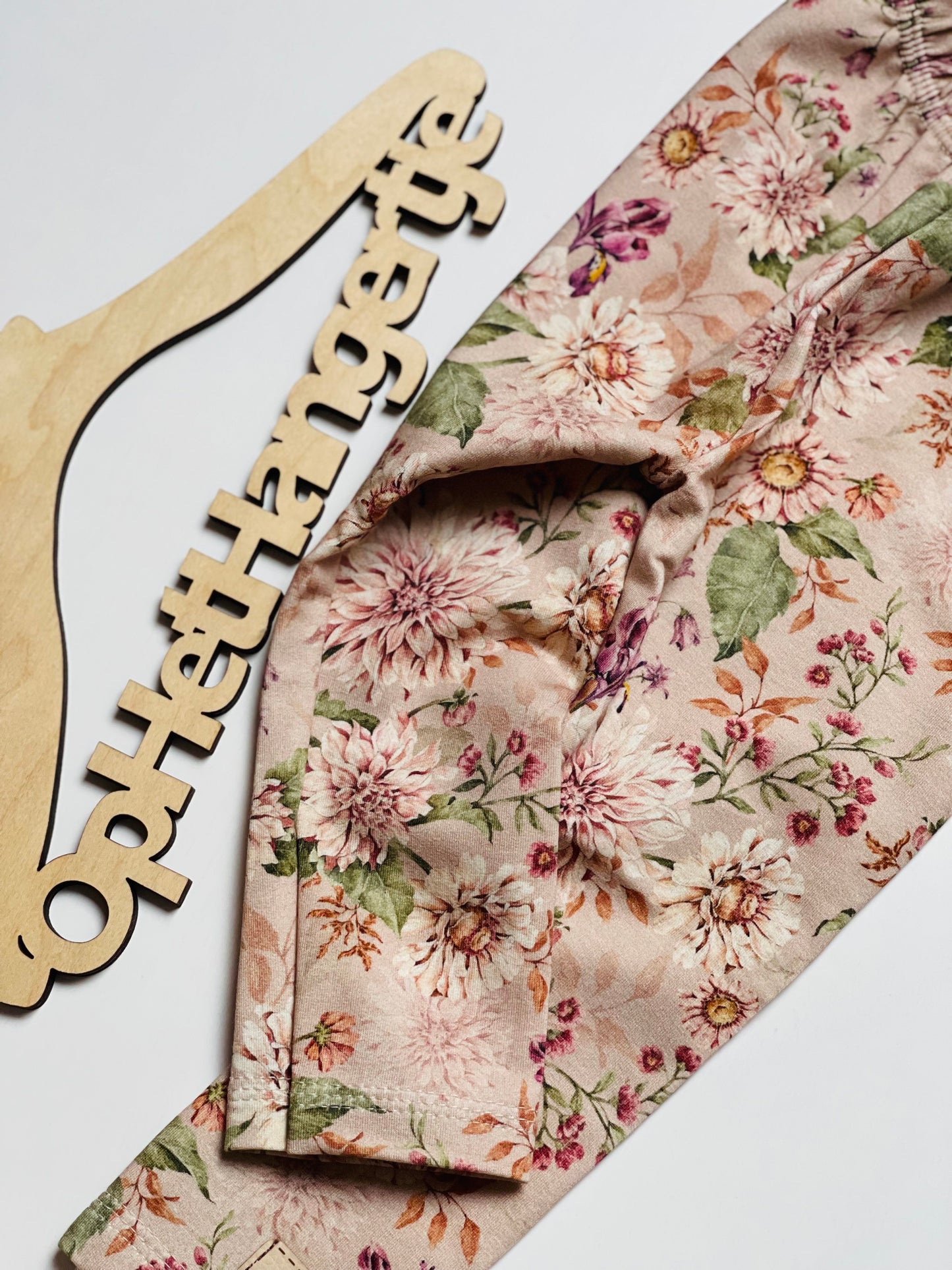 Meisjes Setje 'Herfstbloemen' Sweatshirt Met Ruches En Decoratief Boord Beige en Legging met Bloemenmotief Beige