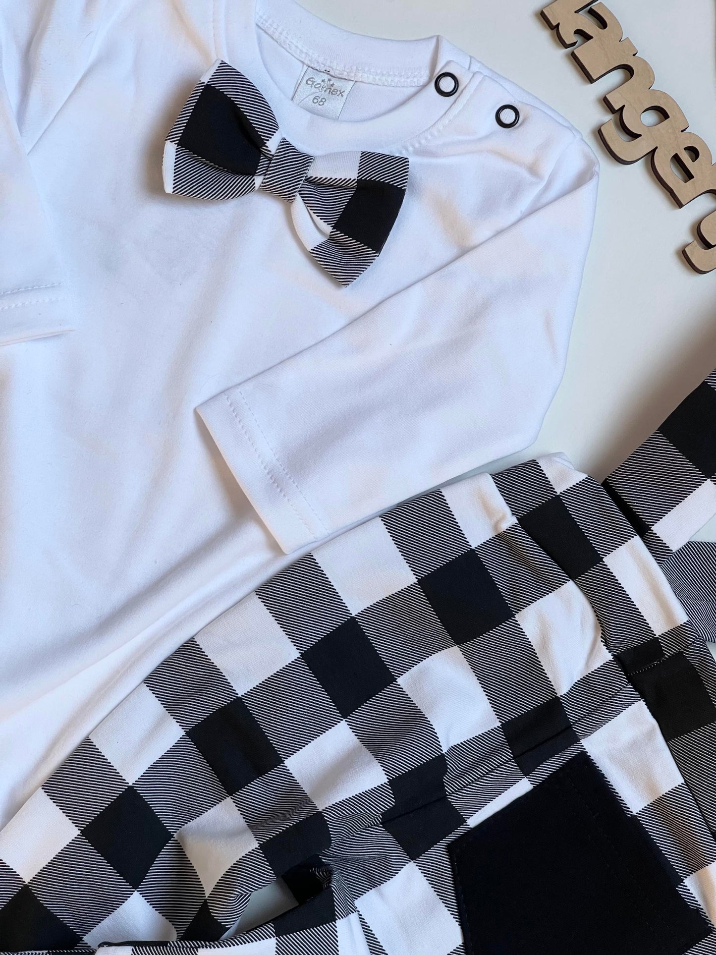 Jongens Setje 'Bretels' Romper met Vlinderdas Wit en Broek Met Vaste Bretels Grijs / Zwart / Wit Geruit