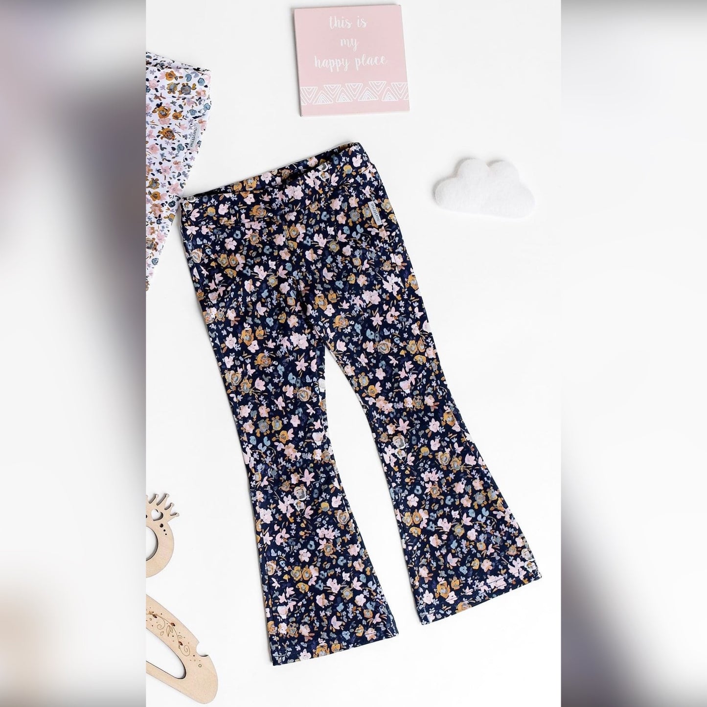 Meisjes Flair Broek ‘Fleur’ Met Wijd Uitlopende Pijpen Donker-Blauw Met Bloemenmotief