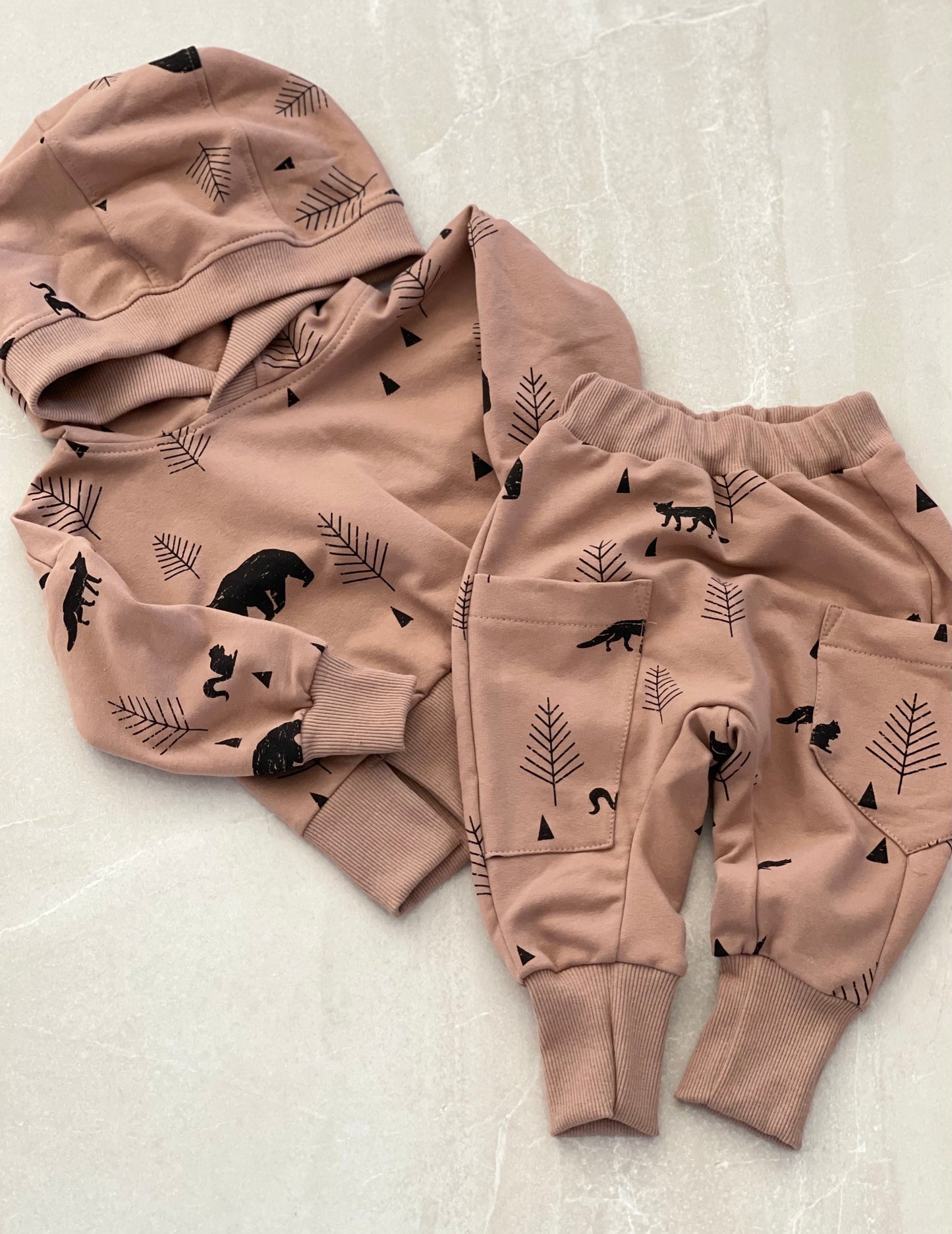 Jongens Setje 'In Het Bos' Hoodie met Capuchon en Baggy broek Caramel / Bosdieren Opdruk