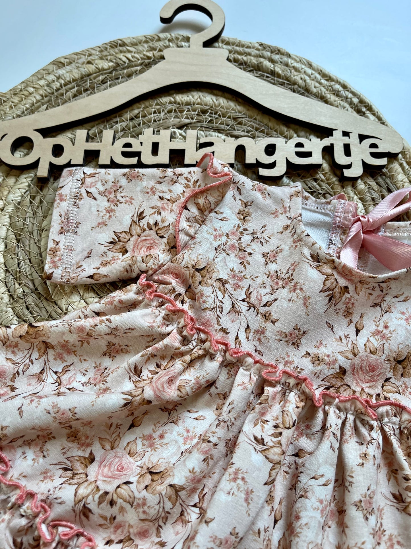 Jurkje 'Aurelia Oud Roze' met Bloemenmotief met Ruches en Strikjes