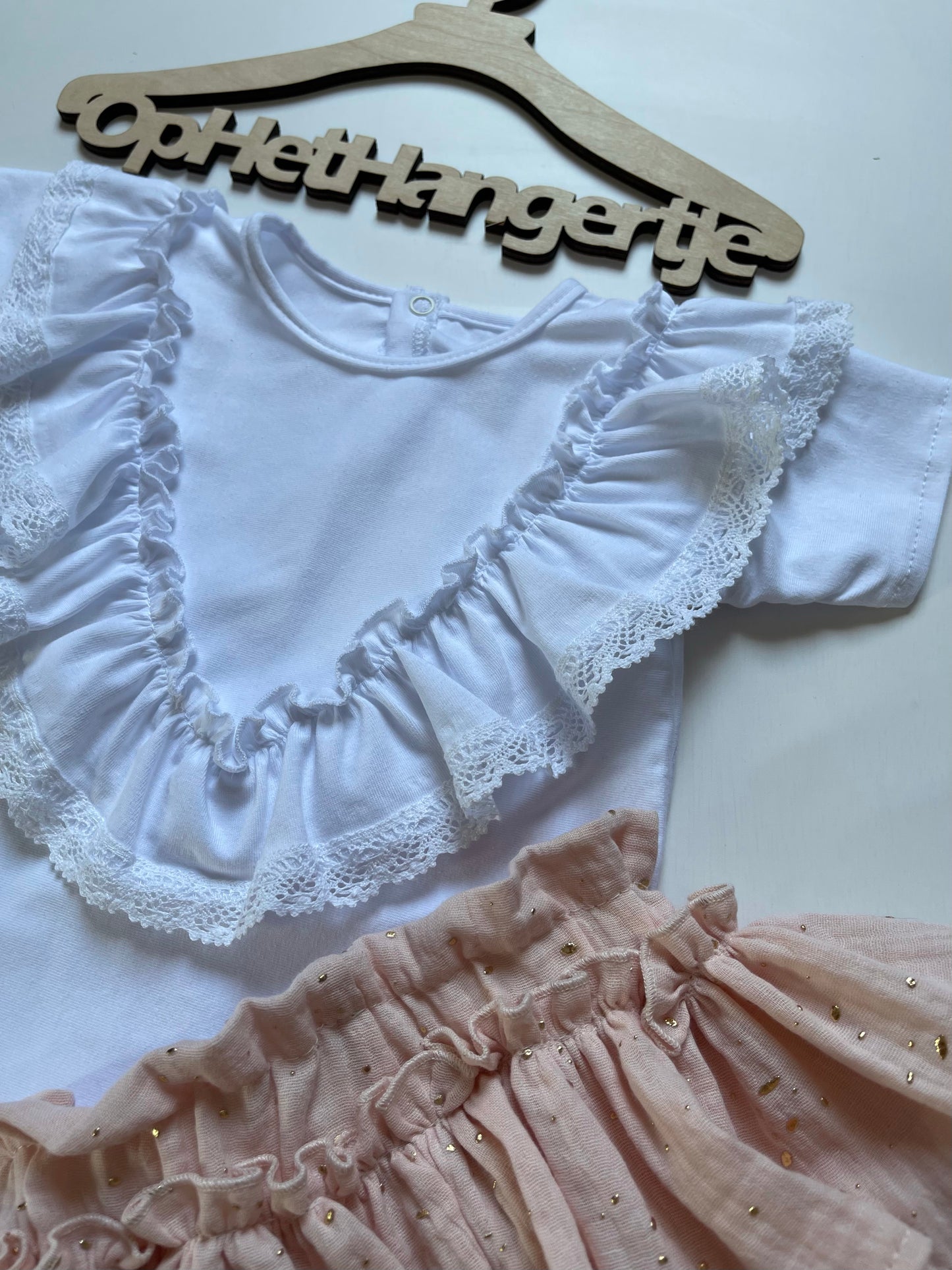 Setje T-shirt met ruche Wit met Mousseline Rokje met ruches en Goudklompjes Roze
