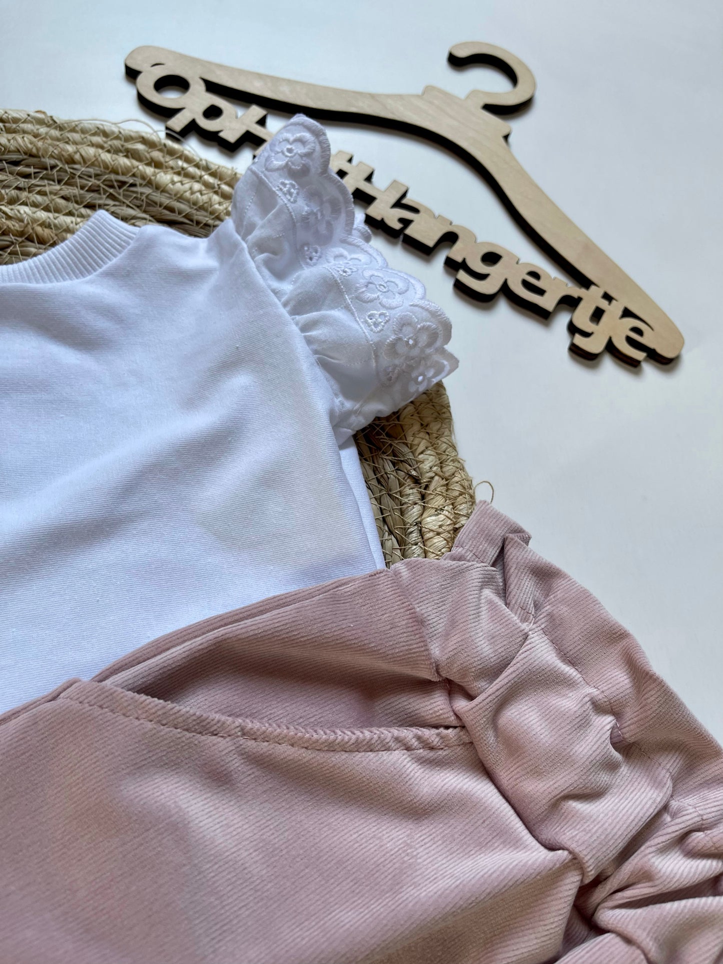 Setje T-shirt met borduursel Wit met Ribstof Short Oud Roze