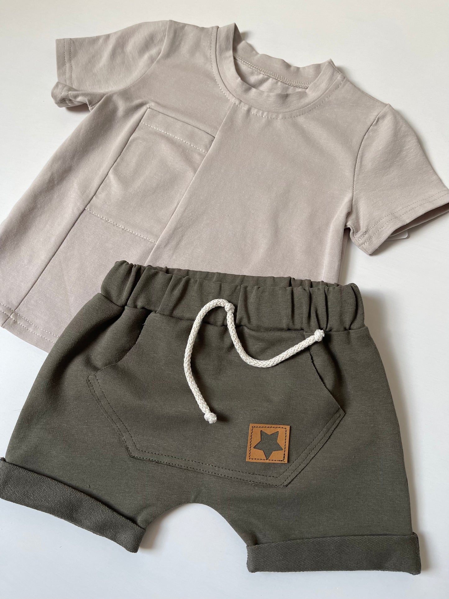 Jongens T-Shirt met Zakje Beige
