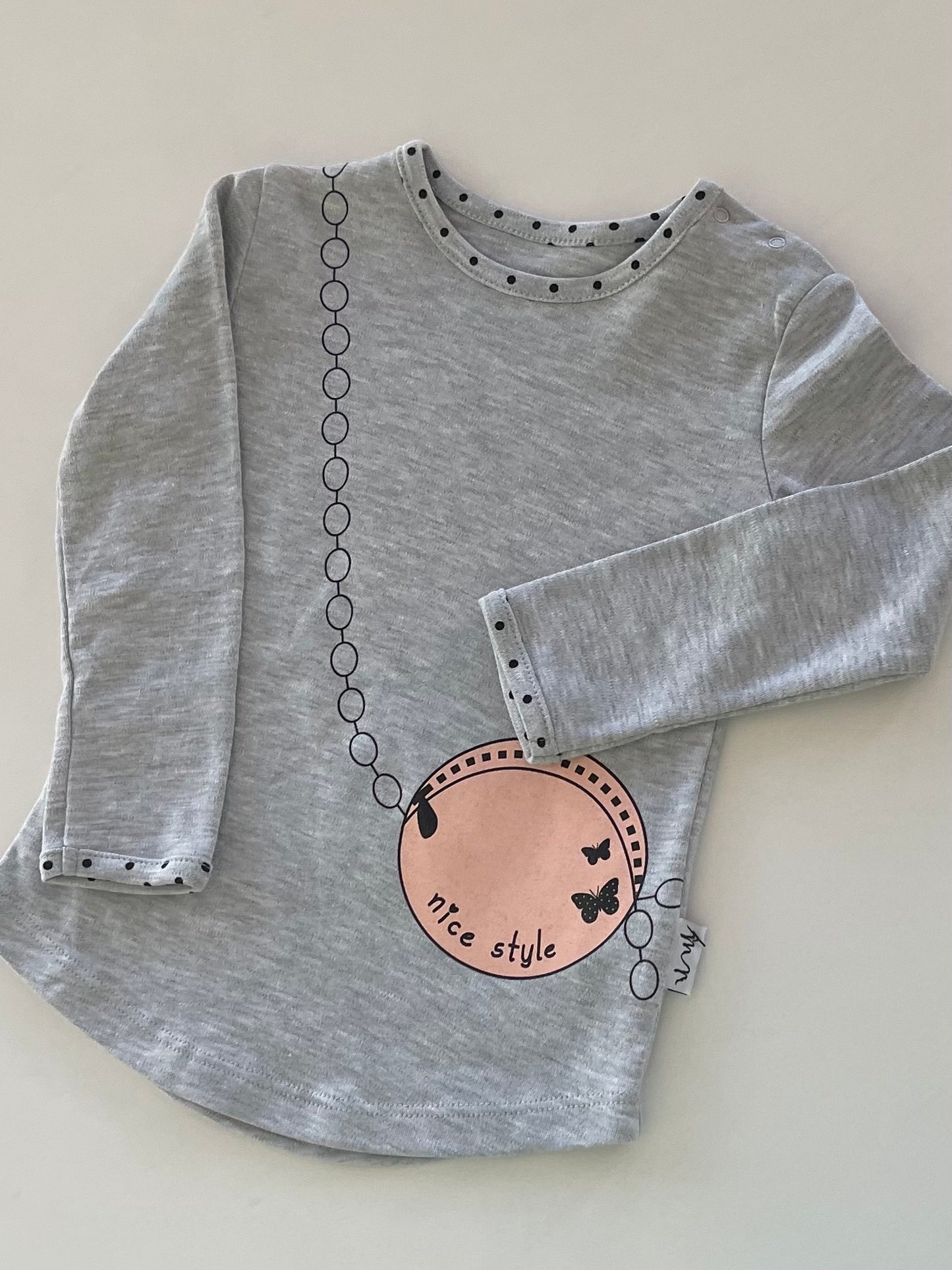 Meisjes Longsleeve 'Nice Style' met Drukknoopjes en Schoudertas-Print Grijs