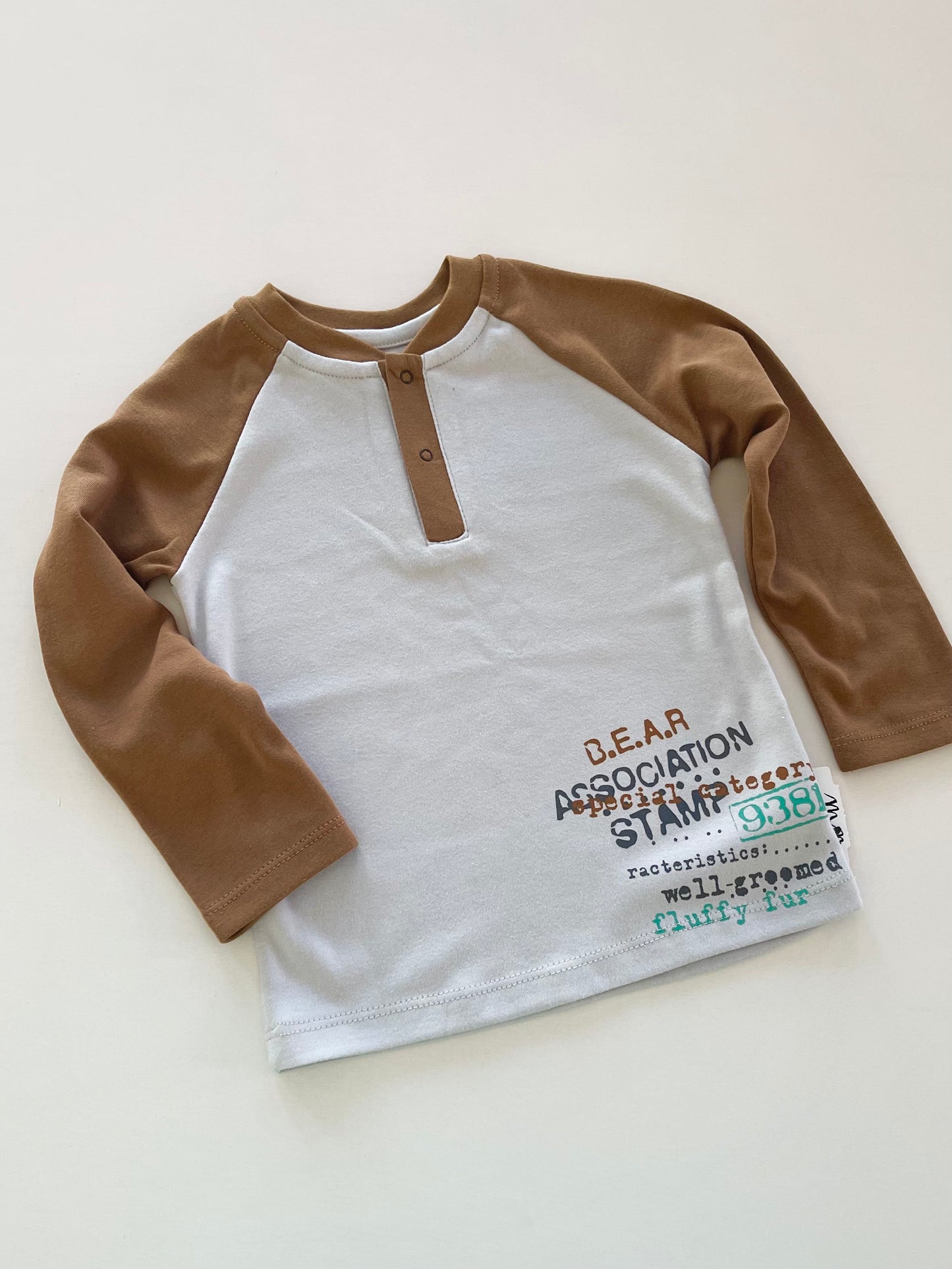 Jongens Longsleeve 'Stamp' met Drukknoopjes Bruin / Licht Grijs