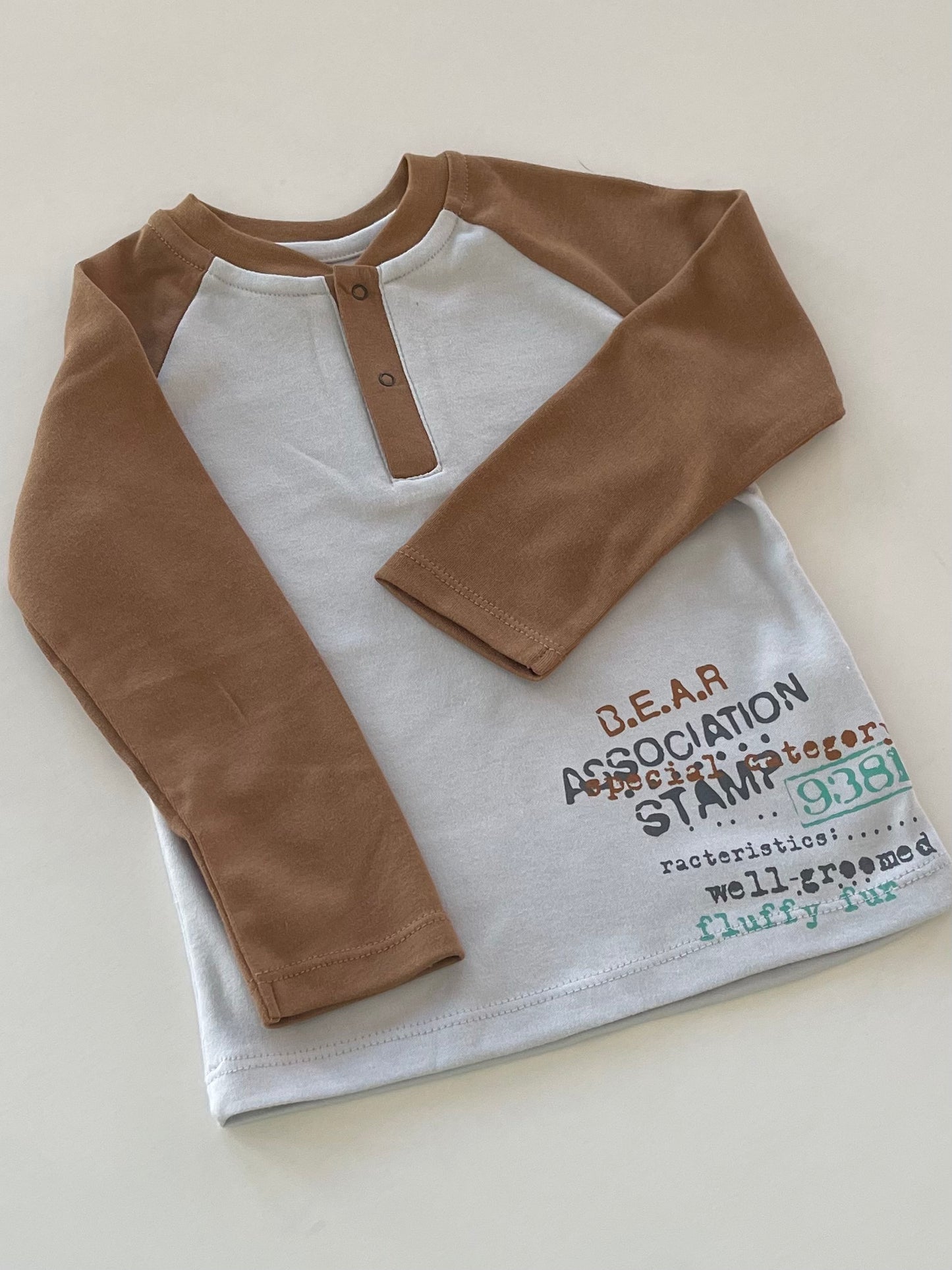 Jongens Longsleeve 'Stamp' met Drukknoopjes Bruin / Licht Grijs