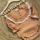 Meisjes Body / Romper Met Ruches Borduursel Decoratieve Knopen Knoopsluiting Camel