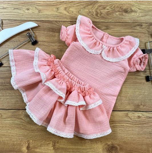 Setje Mousseline T-Shirt met Ruches Roze met Mousseline Bloomer Rokje met Ruches Roze met Haarspeld
