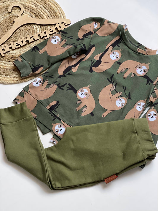 Jongens Setje 'Luiaard' Sweatshirt Groen en Baggy Pants Olijf-Groen